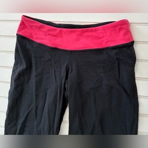 IVIVVA by LULULEMON girls size 14
reversible crop leggings